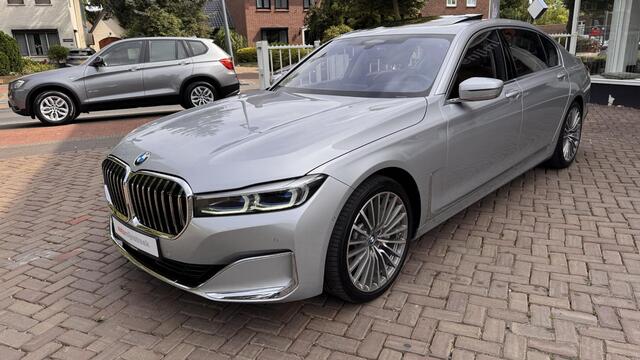 BMW 7-SERIE 740Ld xDrive High Executive | Skylounge | Individual | Eerste eigenaar | Ekris geserviced |