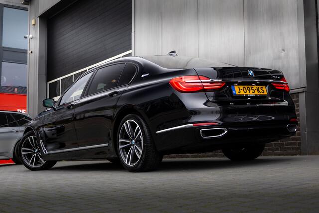 BMW 7-SERIE 740Le 327 pk xDrive iPerformance / Nieuwstaat/ Dealer.ond/ Bowers&Wilkins/ Achteras-Sturing/ Pano-dak/ Head-Up/ Keyless/ Lucht-Vering/ Nappa-Leder/ Soft-Close/ 19'' LMV