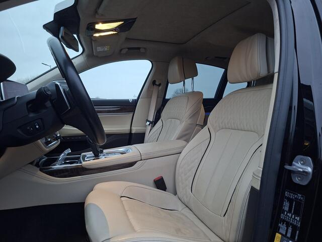 BMW 7-SERIE 740e iPerformance High Executive | Hybrid | M-pakket | H&K Surround | Schuifdak | HUD | Volleder Individual | Massagestoelen | Softclose | Keyless | 20" | Comfort Acces | 360gr Cam | Achteras besturing | Elek Comfortzetels achterin verw en ventilatie | Su