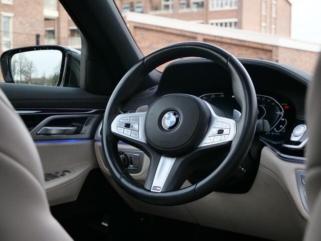 BMW 7-SERIE 745e High Executive 394 Pk Automaat Navi / Schuifdak / Camera / DAB / Leer / Apple Carplay / M-pakket