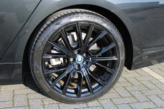 BMW 7-SERIE 745e High Executive M Sport Automaat / Schuif-kanteldak / Soft Close / Stoelventilatie / Massagefunctie / Laserlight / Bowers & Wilkins / Parking Assistant Plus / Head-Up
