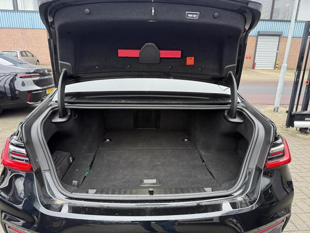 BMW 7-SERIE 745e Massage, Laser-light, 4x ventilatie seat, schuifdak, M-sport, Winterset, Display-key, Zwart leer