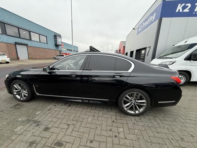BMW 7-SERIE 745e Massage, Laser-light, 4x ventilatie seat, schuifdak, M-sport, Winterset, Display-key, Zwart leer