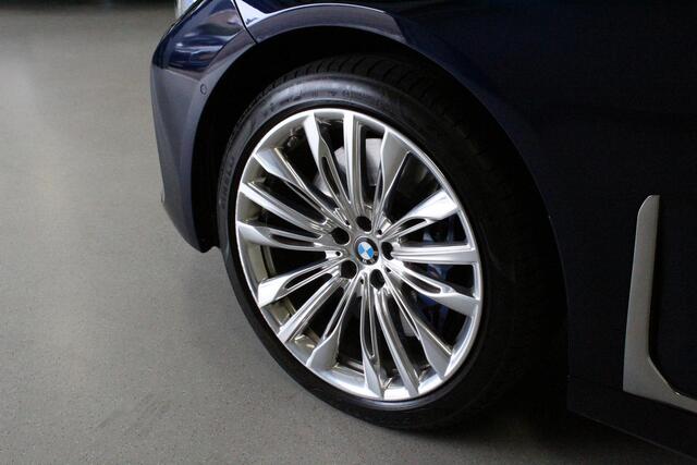 BMW 7-SERIE 750i xDrive High Executive | NL-AUTO! | SOFTCLOSE | 4.4V8 | LUCHTVERING | CARPLAY | 20'LMV | KEYLESS |