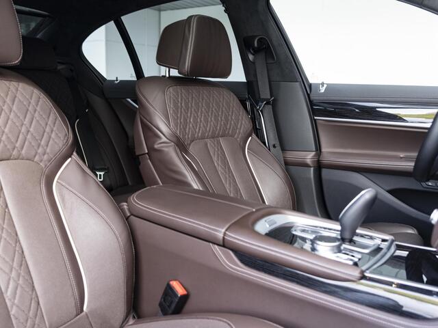 BMW 7-SERIE 740i | High Executive | M Sportpakket | Head-Up Display | Bowers & Wilkins | Comfort Access | Soft Close | Schuif-/kanteldak | Massagefunctie | 20''