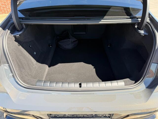 BMW 7-SERIE M760e xDrive M-Sport Skylounge / Bowers en Wilkins