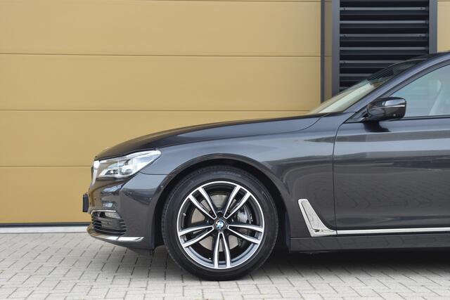 BMW 7-SERIE 740i High Executive * Schuifdak * Stoelmassage * Comfortstoelen * Sfeerverlichting *
