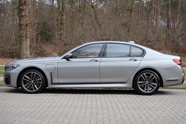 BMW 7-SERIE 745e High Executive M-Sport | Glasdak | CoPilot | Massage | Soft Close | Harman Kardon | HUD | Laser | Ambient Air | DAB | Achteras besturing | Geïsoleerd glas | Etc.