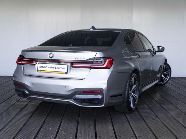 BMW 7-SERIE Sedan 745e | High Executive | M Sportpakket | Driving Assistent | Head-Up Display | BMW Laserlicht | Comfortstoelen | 19 inch