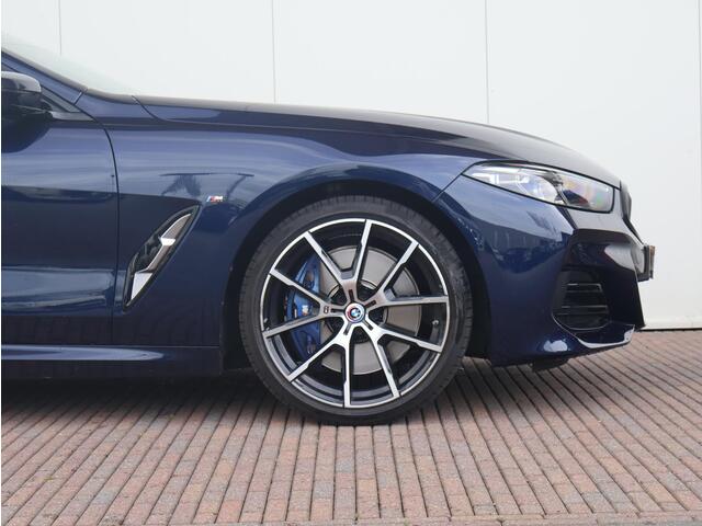 BMW 8-SERIE 840i High Executive Model M Sport / Comfort Access / Soft-Close / Warmtecomfortpakket voor / Standkachel / Driving Assistant Professional / BMW Laserlicht / Elektrische Achterklepbediening