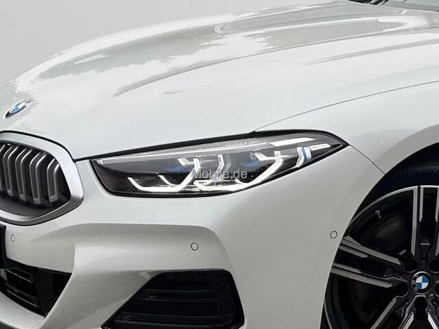 BMW 8-SERIE 840i xDrive