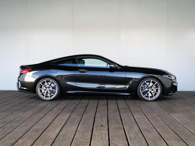 BMW 8-SERIE Coupé M850i xDrive | Innovationspakket | Harman Kardon | Comfort Access | Soft-Close | Stoelventilatie | Laserlight | 20''