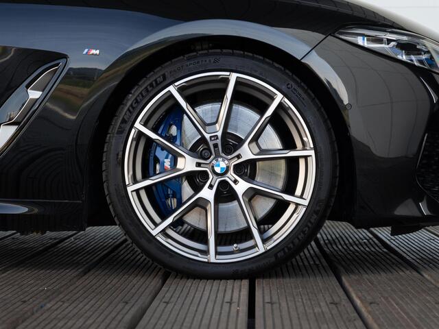 BMW 8-SERIE Coupé M850i xDrive | Innovationspakket | Harman Kardon | Comfort Access | Soft-Close | Stoelventilatie | Laserlight | 20''