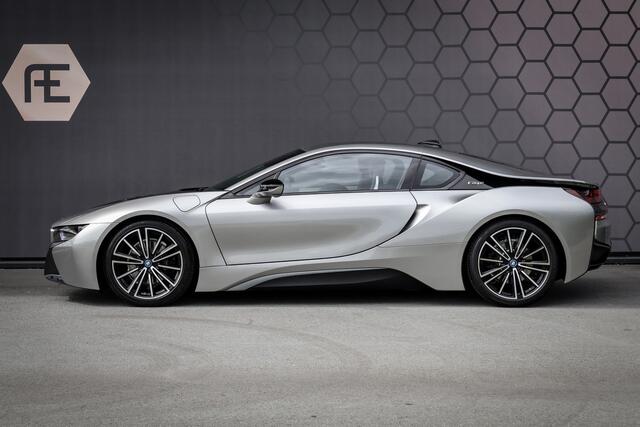 BMW I8 | PROGRESSIVE PACKAGE HARMAN KARDON, HEAD-UP, COMFORT ACCESS | 20" | APPLE CARPLAY | DRY CARBON INTERIOR PACK | I-INTERIOR HALO DALBERGIA BRAUN | DAB RADIO | ETC.