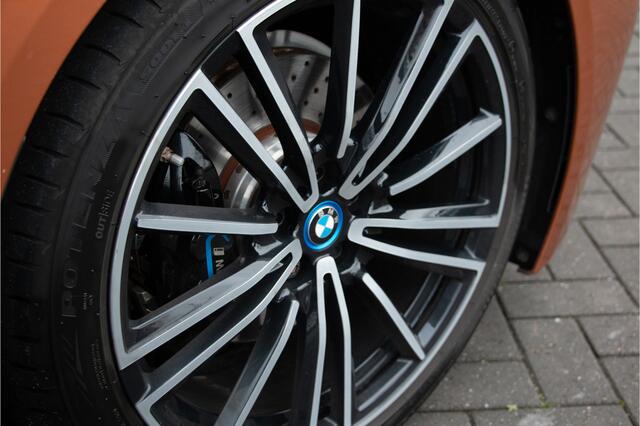 BMW I8 Roadster 1/200 First Edition | Dealer OH. | Head Up | Harman Kardon | 360 Camera | Apple Carplay | Cruise Control | Laserlight | Ambiance Verlichting | BMW Display Key | Alarm | Interieurlijsten Drycarbon | DAB+ | 20"|Lichtpakket |