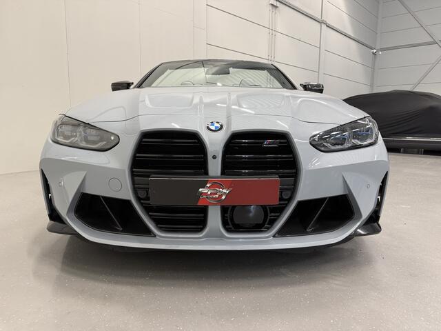 BMW M4 4-serie Cabrio xDrive Competition CARBON/KERAMISCH/TRACK-PACK/CURVED DASHBOARD/NEKVERWARMING/ADAPTIVE M-ONDERSTEL/H&K/HEAD-UP/360CAMERA/19"-20"BREEDSET/FACELIFT MODEL 2024/BROOKLYNGRAU/ONE OF A KIND/FABRIEKSGARANTIE T/M 08-20