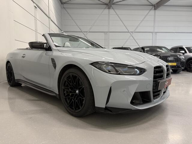 BMW M4 4-serie Cabrio xDrive Competition CARBON/KERAMISCH/TRACK-PACK/CURVED DASHBOARD/NEKVERWARMING/ADAPTIVE M-ONDERSTEL/H&K/HEAD-UP/360CAMERA/19"-20"BREEDSET/FACELIFT MODEL 2024/BROOKLYNGRAU/ONE OF A KIND/FABRIEKSGARANTIE T/M 08-20