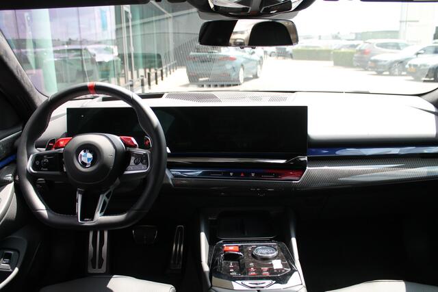 BMW M5 5 Serie High Executive Automaat / M Drive Professional / Trekhaak / Bowers & Wilkins / Parking Assistant Professional / M Multifunctionele Stoelen / M Carbon-keramische remmen
