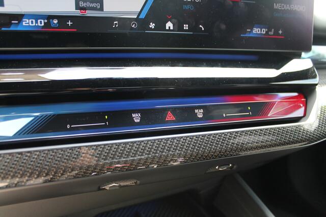 BMW M5 5 Serie High Executive Automaat / M Drive Professional / Trekhaak / Bowers & Wilkins / Parking Assistant Professional / M Multifunctionele Stoelen / M Carbon-keramische remmen