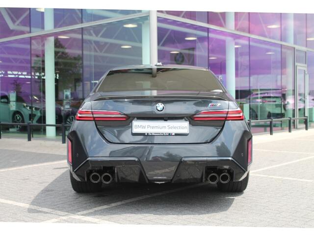 BMW M5 5 Serie High Executive Automaat / M Drive Professional / Trekhaak / Bowers & Wilkins / Parking Assistant Professional / M Multifunctionele Stoelen / M Carbon-keramische remmen