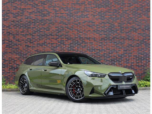BMW M5 5-serie Touring | Direct leverbaar - Urban Green - Drivers Pack