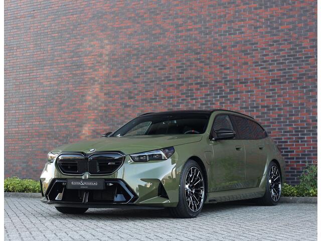 BMW M5 5-serie Touring | Direct leverbaar - Urban Green - Drivers Pack