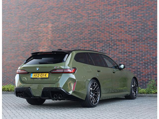 BMW M5 5-serie Touring | Direct leverbaar - Urban Green - Drivers Pack