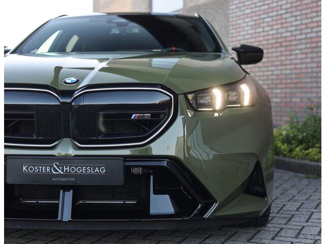 BMW M5 5-serie Touring | Direct leverbaar - Urban Green - Drivers Pack