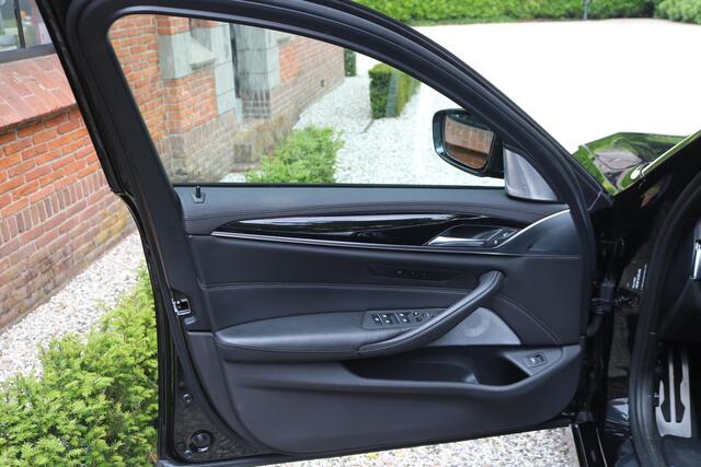 BMW M5 NL-geleverd/dealer onderhouden/bowers & Wilkins/carbon dak