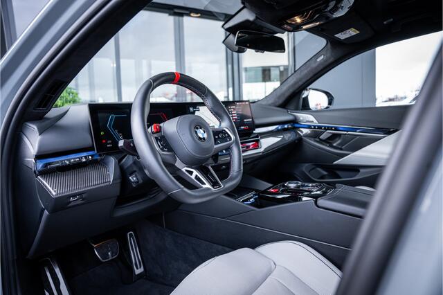 BMW M5 5-serie Touring - Panorama | B&W Audio | Carbon