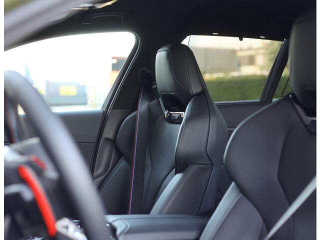 BMW M5 5-serie Touring | Direct leverbaar - Urban Green - Drivers Pack