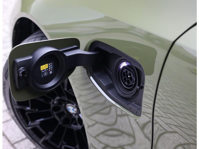 BMW M5 5-serie Touring | Direct leverbaar - Urban Green - Drivers Pack