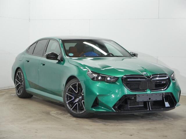 BMW M5 5-serie Sedan | Bowers & Wilkins | Driving Assistant Professional | Panorama | Trekhaak | Ventilatie | Wordt Verwacht