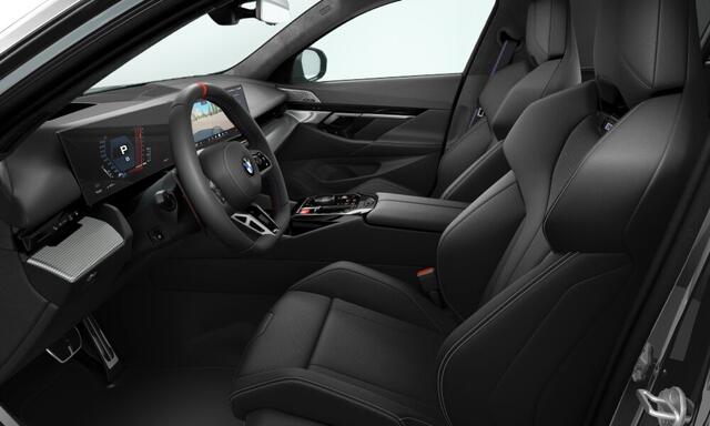 BMW M5 5-serie Sedan | Carbon Pack | Bowers & Wilkins Surround Sound | Trekhaak | M Carbon-keramische remmen | Driving Assistant Professional | Verwacht Nov 25