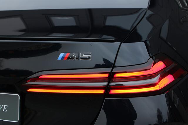 BMW M5 5-serie Sedan - Zwart leder - Panoramadak 20 inch 951M - Bowers & Wilkins