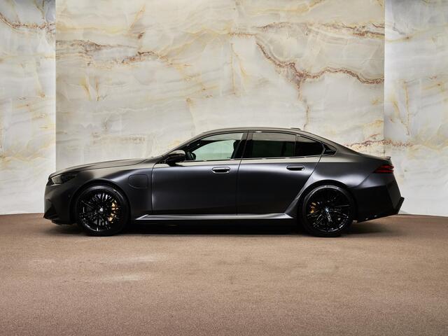 BMW M5 Limousine V8 M Hybrid, Frozen, Ultimate Package, carbon extr., B&W, ceramic, 21'', stl.ventilatie, tr.haak, leder, privacy