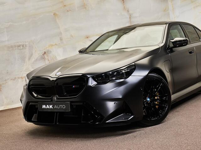 BMW M5 Limousine V8 M Hybrid, Frozen, Ultimate Package, carbon extr., B&W, ceramic, 21'', stl.ventilatie, tr.haak, leder, privacy