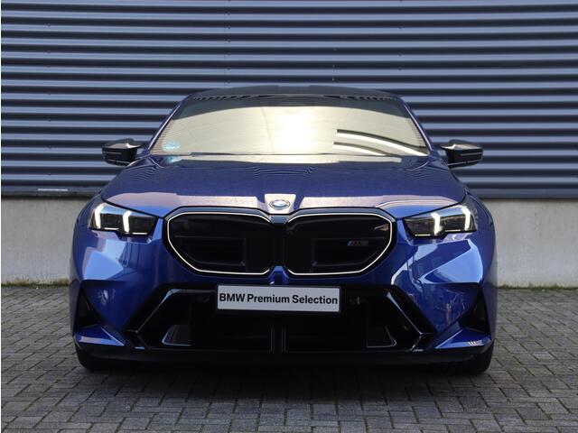 BMW M5 Sedan | High Executive | Driving Assistant Prof. | Carbon Exterieur Pakket | Trekhaak | M Drivers Pack | Parking Assistant Prof. | Bowers & Wilkins | Head-Up | 20/21'' LMV