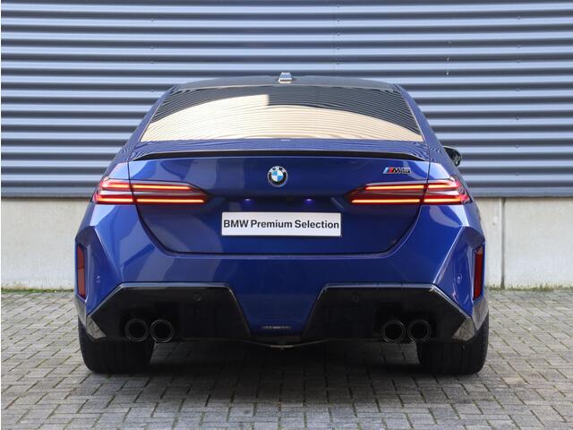 BMW M5 Sedan | High Executive | Driving Assistant Prof. | Carbon Exterieur Pakket | Trekhaak | M Drivers Pack | Parking Assistant Prof. | Bowers & Wilkins | Head-Up | 20/21'' LMV