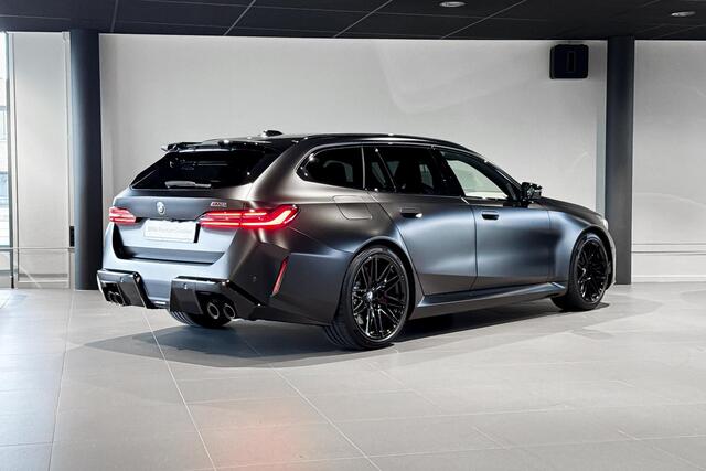 BMW M5 Touring | M Driver's Pack | Glazen Panoramadak | Iconic Glow | Bowers & Wilkins |