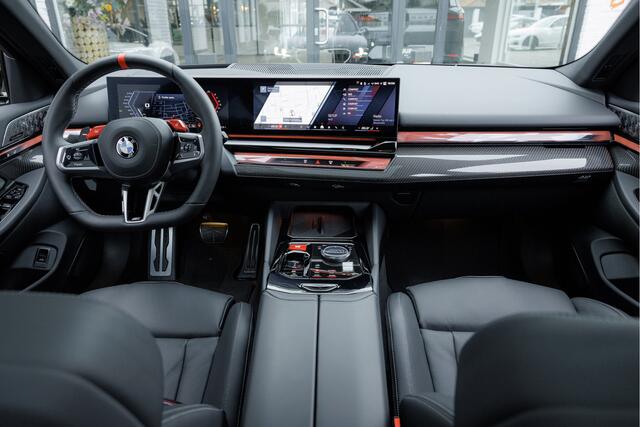 BMW M5 Touring 4.4 V8 xDrive M-Drivers Pack Pano - Bowers& Wilkins - Trekhaak