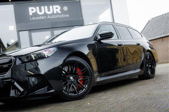 BMW M5 Touring 4.4 V8 xDrive M-Drivers Pack Pano - Bowers& Wilkins - Trekhaak