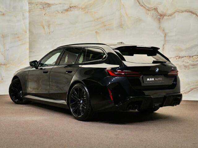 BMW M5 Touring V8 M Hybrid, pano, B&W, 21", stl.ventilatie, tr.haak, pano, leder, memory, keyless, privacy