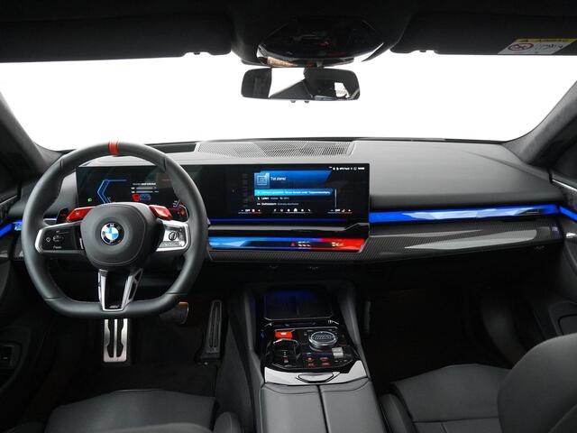 BMW M5 5-serie M Driver's Pack | Driving Assistant Professional | Parking Assistant Prof | Bowers & Wilkins | Stoelventilatie | Carbon Pack | Stuurwielrand verwarmd |