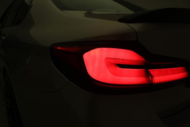 BMW M5 5-serie Sedan | Bowers & Wilkins | Driving Assistant Plus | Entertainmentsysteem Professional achterin | Downpipes | Div. Carbon delen | Incl. 12 mnd Bovag garantie.