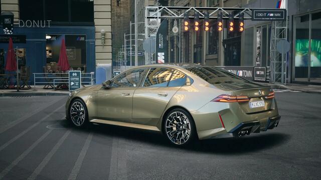 BMW M5 5 Serie Automaat / Trekhaak / Carbon-keramische remmen / Carbon Pack / M Drive Professional / Comfort Access / Parking Assistant Professional / Stoelventilatie