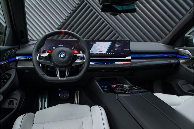 BMW M5 Touring V8 Hybride M Keramisch Frozen Pano Alcant.Hemel Bowers&Wilkins Trekhaak