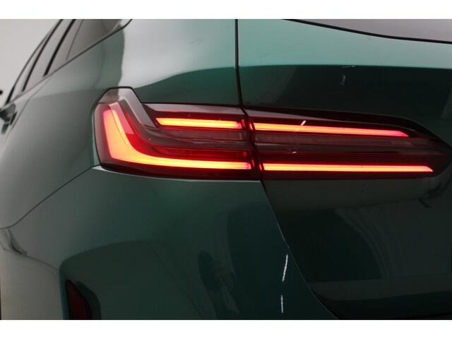 BMW M5 5-serie Touring | CoPilot | Trekhaak | Ventilatie | Bowers & Wilkins Surround Sound System | 727 pk | M Isle of Man Green metallic 7ME M-Drivers Package mogelijk