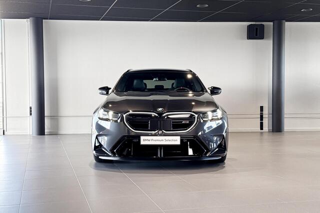 BMW M5 Touring | Glazen Panoramadak | Bowers & Wilkins | Iconic Glow | Stoelventilatie | Trekhaak |