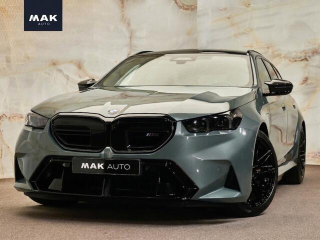 BMW M5 Touring V8 M Hybrid, Sonderlackierung, Ultimate Package, ceramic, pano, B&W, 21", stl.ventilatie, memory, carbon, leder, privacy